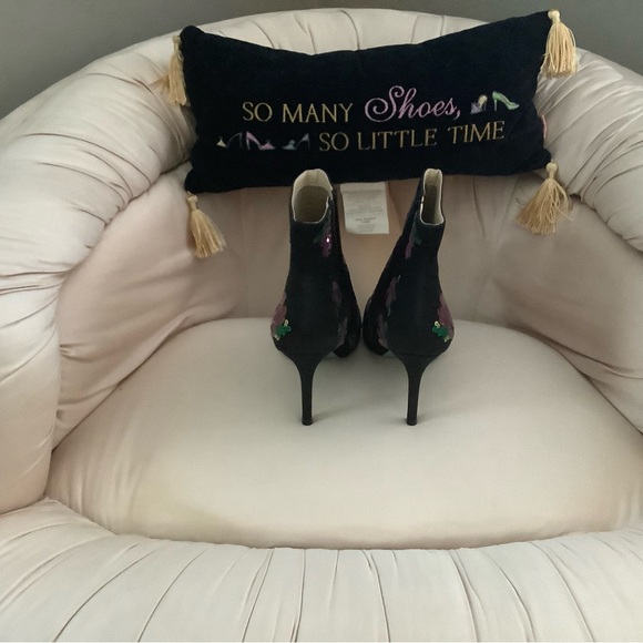 Ankle booties - Picture 3 of 6